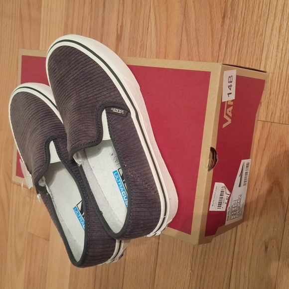 Olive green corduroy slip on shoes new. Size 6 - Picture 3 of 3